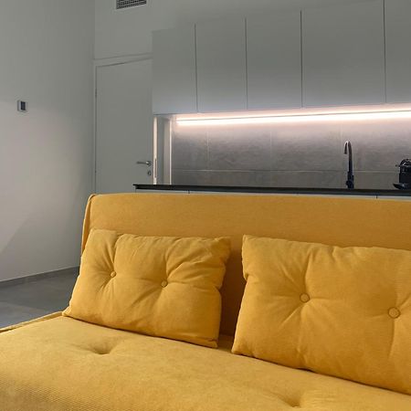 Green Home - Bellagio Apt โกโม ภายนอก รูปภาพ