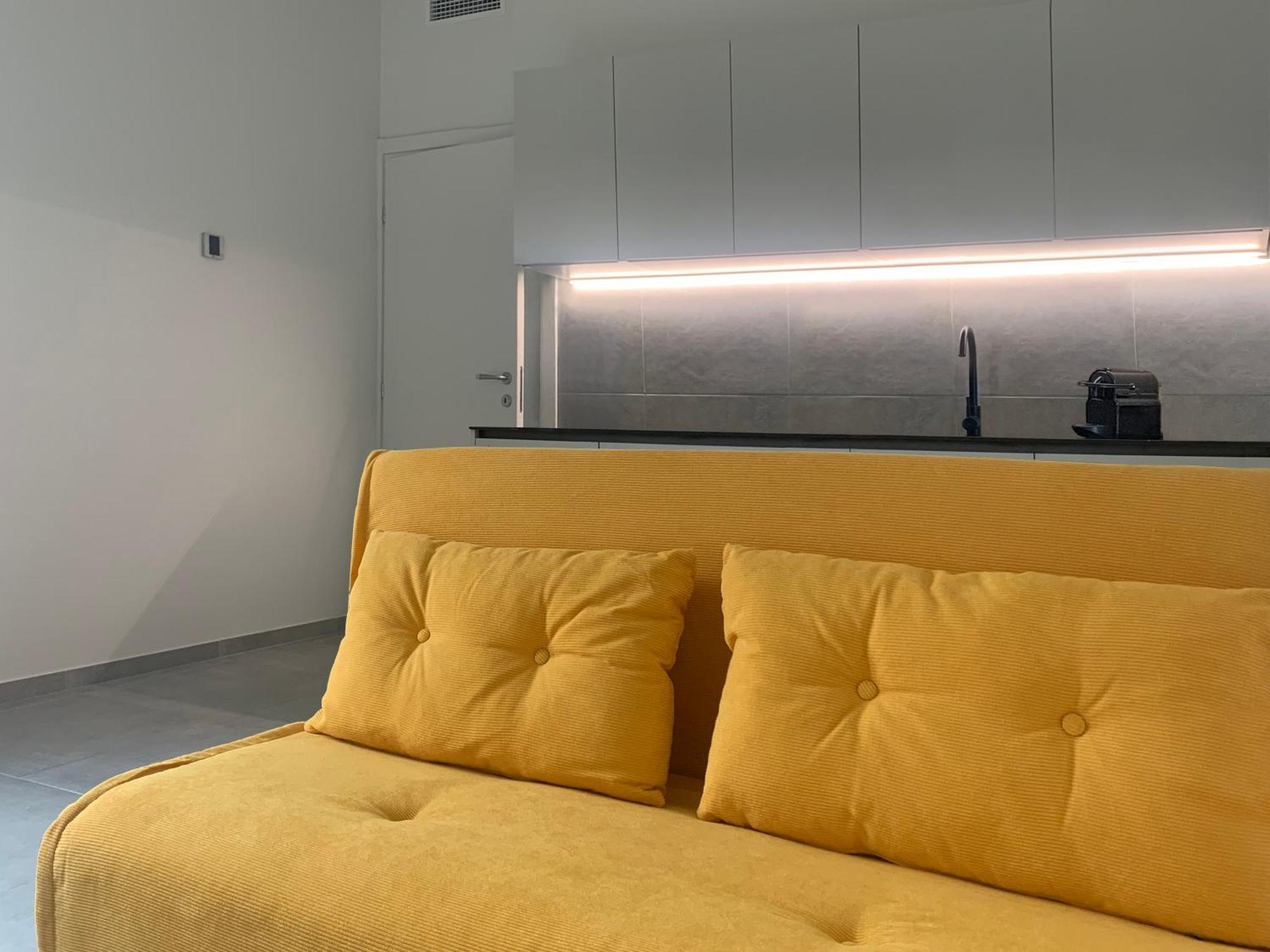Green Home - Bellagio Apt โกโม ภายนอก รูปภาพ