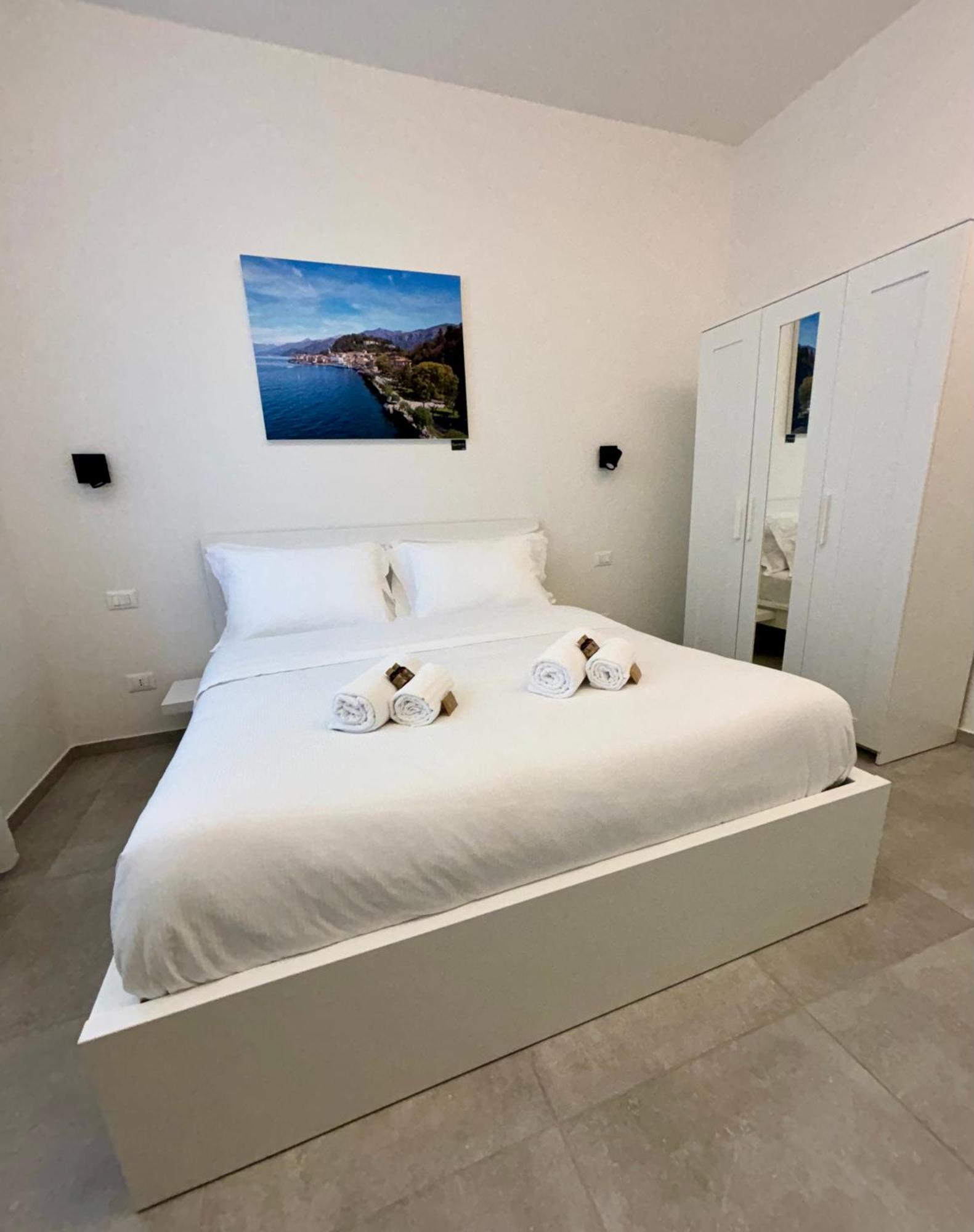 Green Home - Bellagio Apt โกโม ภายนอก รูปภาพ